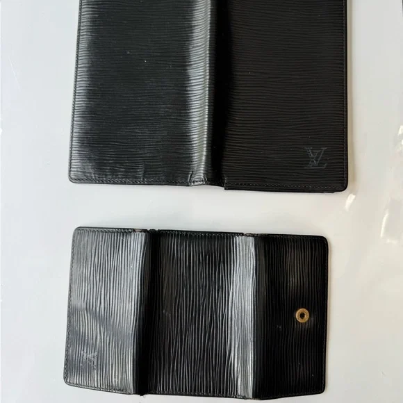 Louis Vuitton Elegant Black Key & Card Holder Set - Picture 2 of 3